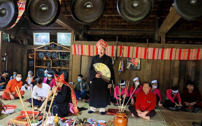 ‘Mo’ is a unique intangible cultural heritage of the Muong ethnic community.