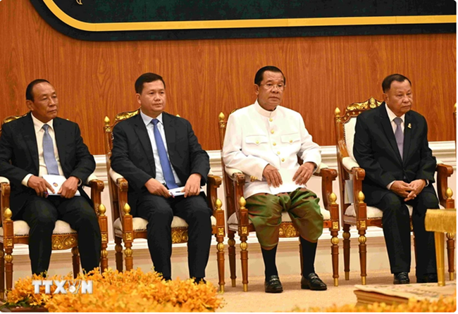 Samdech Techo Hun Sen (second, right), President of the Cambodian People's Party and Chairman of the Supreme Privy Council to the King, at the first session of the 5th Cambodian Senate. (Photo: AKP/VNA)