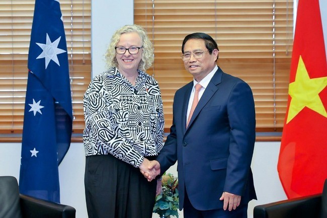 Prime Minister Pham Minh Chinh receives Deputy Speaker of the Australian House of Representatives and Chairperson of the Australia-Vietnam Friendship Parliamentarians’ Group Sharon Claydon. (Photo: VNA)
