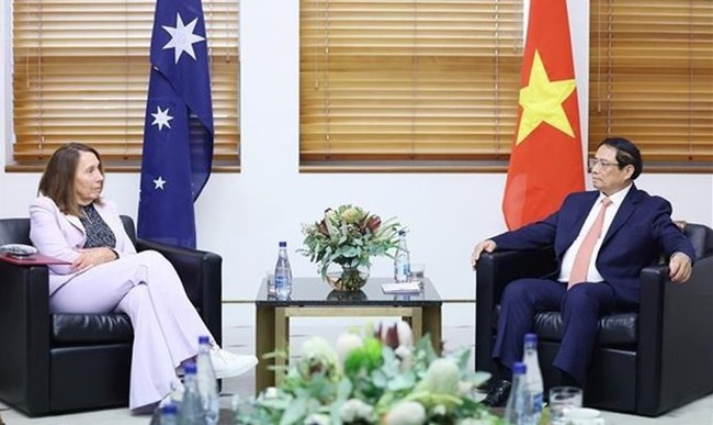 Prime Minister Pham Minh Chinh (R) and President of the Australian Senate Sue Lines at their meeting on March 7 as part of the former's official visit to Australia.(Photo: VNA)