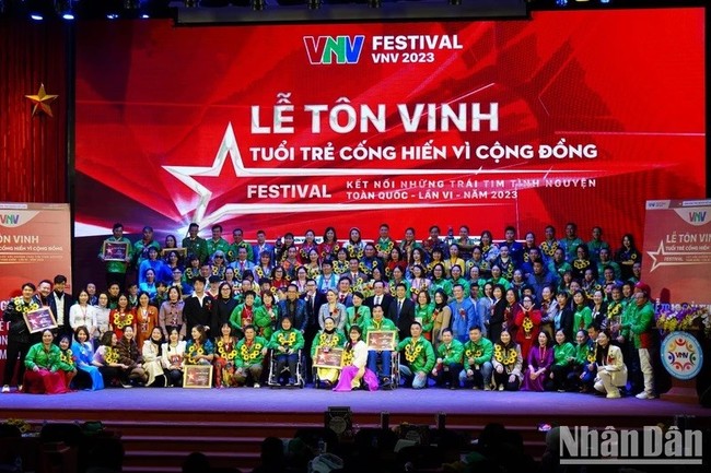 100 most outstanding individuals and organisations, who have made outstanding contributions in volunteer work for the community, were honoured at a ceremony held in Hanoi in January 2024.