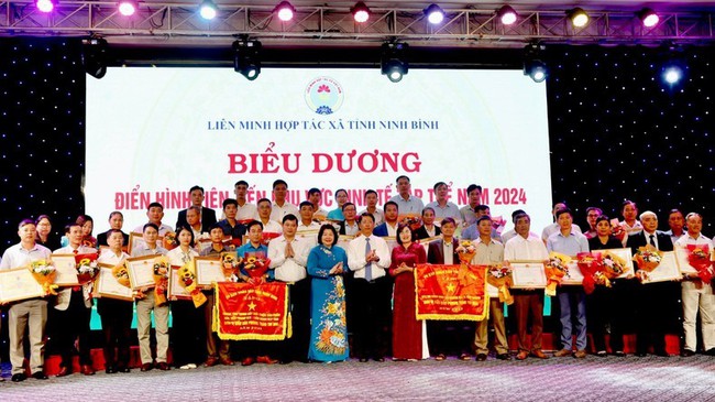 61 collectives awarded at the ceremony for their contributions to the development of Vietnam’s cooperative economic sector in 2023.
