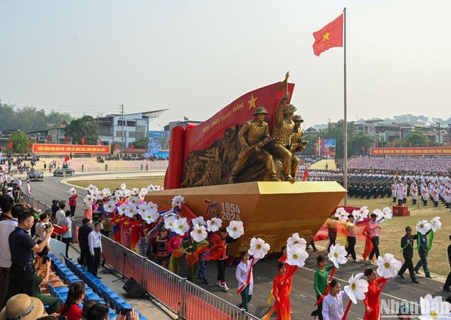 Final rehearsal for Dien Bien Phu Victory celebration held in Dien Bien (Photo: NDO)