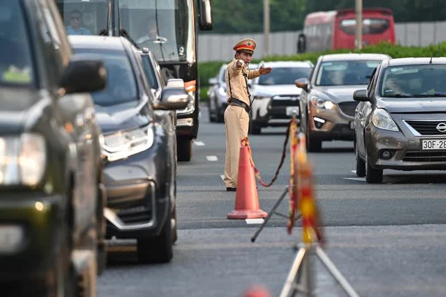 PM sends letter of commendation to traffic police force (Photo: thanhnien.vn)