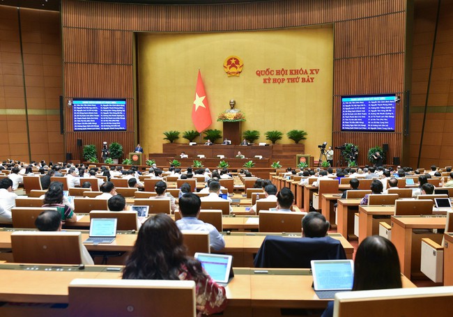An overview of a session during the seventh sitting of the 15th National Assembly