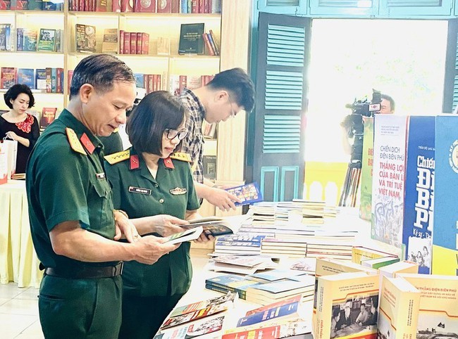 Book collection released to mark 70th anniversary of Dien Bien Phu Victory