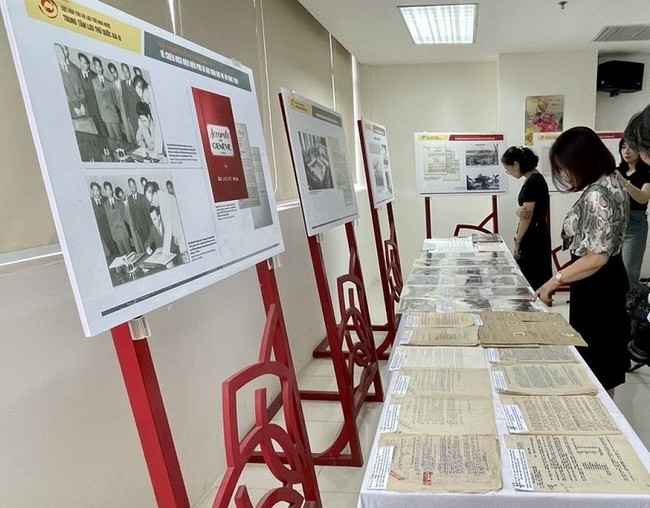 Delegates at an exhibition on original documents about the Dien Bien Phu Campaign and the Geneva Conference.