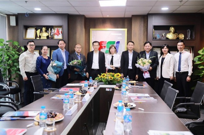 Delegates attend the working session (Photo: congthuong.vn)