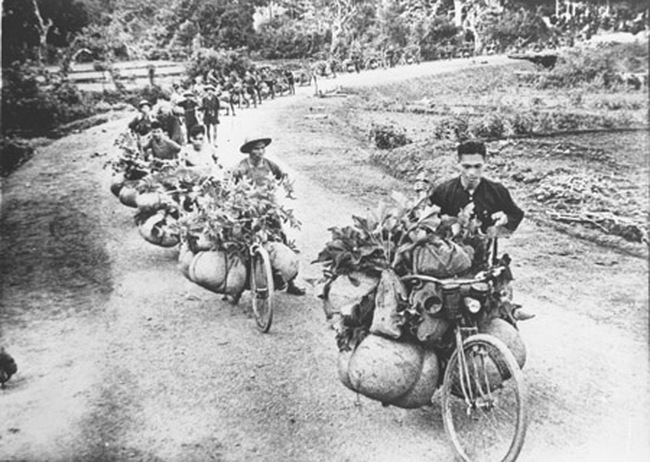 Điện Biên Phủ là một trong những chiến trường lịch sử của Việt Nam. Những hình ảnh và ký ức về Điện Biên Phủ vẫn được lưu lại qua các thế hệ. Hãy cùng chiêm ngưỡng những hình ảnh đầy xúc cảm để ghi nhớ các anh hùng, những chiến sĩ đã hy sinh vì độc lập của đất nước ta.