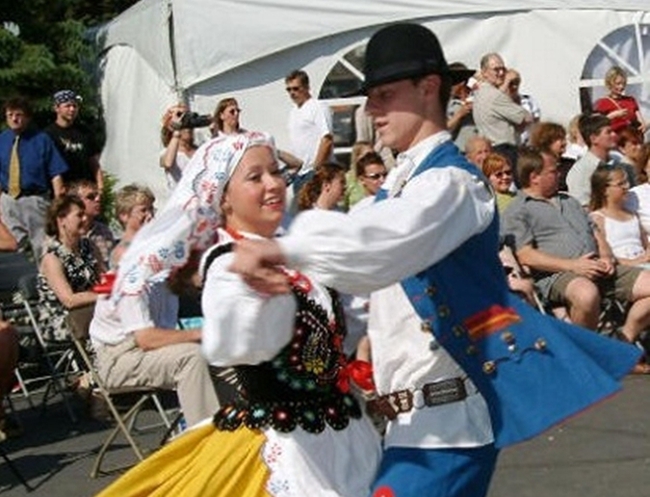 Как правильно полька или полячка. Полька. Чешская полька. Чехия полька костюм. Полька танец.