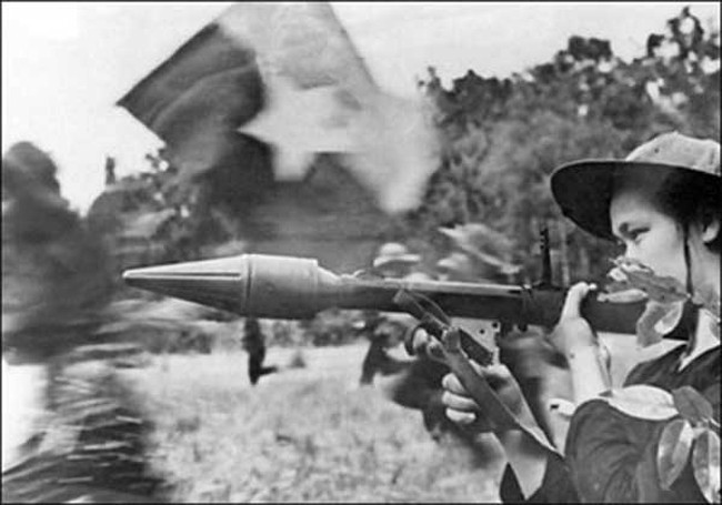 Tháng giêng, năm Mậu Thân đã qua, nhưng những cảnh tượng kinh hoàng của năm 1968 vẫn còn in đậm trong ký ức của người dân Việt Nam nói chung và người dân Mỹ nói riêng. Hãy cùng xem các hình ảnh đầy bản sắc này để hiểu thêm về lịch sử của cuộc chiến ấy.
