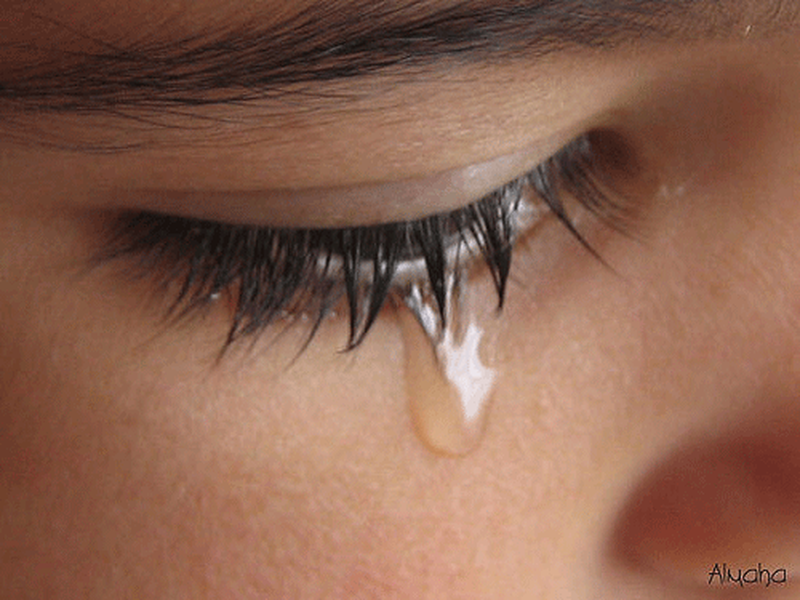 Nước mắt không chỉ là biểu hiện của sự đau đớn mà còn là bảo vệ cho sức khỏe của chúng ta. Hãy đến với hình ảnh \