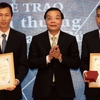 Excellent scientists receive Ta Quang Buu awards