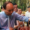 Prime Minister offers incense to President Ho Chi Minh in Nghe An