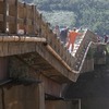 Chư Păm Bridge collapses due to flooding