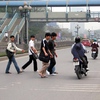 Ha Noi to fine pedestrians violating traffic laws