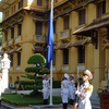 Flag raising ceremony marks ASEAN’s 50th anniversary in Hanoi