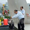 Prime Minister pays respect to war martyrs in Son La province