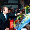 PM Phuc pays tribute to late President Ho Chi Minh