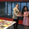 Vietnamese ambassador presents 41 books on Vietnam to Netherlands’ Leiden University