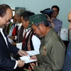 PM Presents Tet gifts in Dak Nong