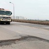 Cracks reappear on Thăng Long Bridge