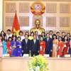 PM meets with Vietnamese educators