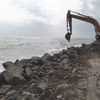 Phu Yen province combats sea, landslides