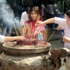 Over 30,000 visitors offer incense to commemorate Hung Kings during Tet