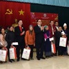 Tet gifts presented to policy beneficiaries in Hanoi, Hai Duong
