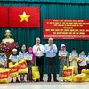 Deputy PM presents scholarships to disadvantaged Cham ethnic students