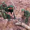 Quang Tri moves 240kg wartime bomb from local school