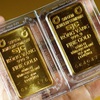 Domestic gold opens new week down by more than half a million