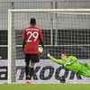 Extra-time Fernandes penalty sends United into Europa semis