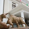 VN stocks advance for third day