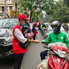 Việt Nam Red Cross provides free masks and hand sanitiser in Hà Nội