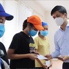 VGCL delegation presents gifts to pandemic-hit workers in Thanh Hoa