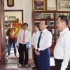 Party official visits outstanding teachers on Vietnam Teachers’ Day
