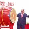President beats drum to launch 2022-2023 academic year at high school in Hanoi
