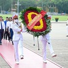 Delegation of outstanding youth pays tribute to President Ho Chi Minh