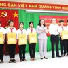 Vice President presents gifts to disadvantaged people at Dak Lak Social Protection Centre