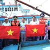 Coast Guard Command present gifts to people in Phu Quy Island District