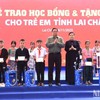 Gifts and scholarships presented to disadvantaged children in Lai Chau