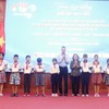 Vu A Dinh scholarships given to disadvantaged ethnic minority students in Kien Giang