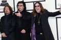 https://vtv1.mediacdn.vn/thumb_w/630/Uploaded/lanchi/2014_01_27/Geezer_Butler_Tony_Iommi_Ozzy_Osbourne_of_Black_Sabbath_grammy_270114.jpg