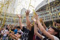 https://vtv1.mediacdn.vn/thumb_w/630/Uploaded/quangphat/2013_09_09/Tokyo-celebrations-009.jpg