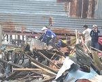 Khánh Hòa: Sóng lớn đánh sập nhiều nhà ven sông Cái