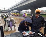 Hà Nội: Xử lý nhà thầu làm rơi bùn đất trên đường