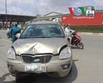Ô tô 'điên' đâm hàng loạt xe máy trên xa lộ Hà Nội