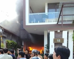 Cháy kho chứa lốp xe giữa khu đông dân cư ở Huế